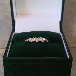 Vintage Avon 925 Sterling Silver 3 Stone CZ Trinity Ring 2.5 Grams Size 7